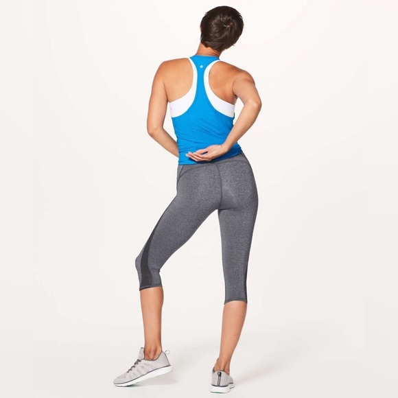 Lululemon Train Times Crop 17" in Heathered Black Size 6 - Picture 2 of 10